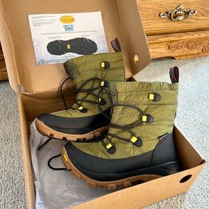 Muck brand Ladies Nomadic Sport AG Boot size 6. 200g insulation, waterproof